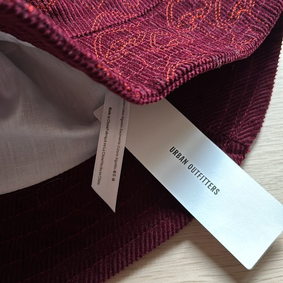 *NWT* MUSHROOM CORDUROY BUCKET HAT FROM URBAN OUTFITTERS 🍄 - Picture 4 of 6